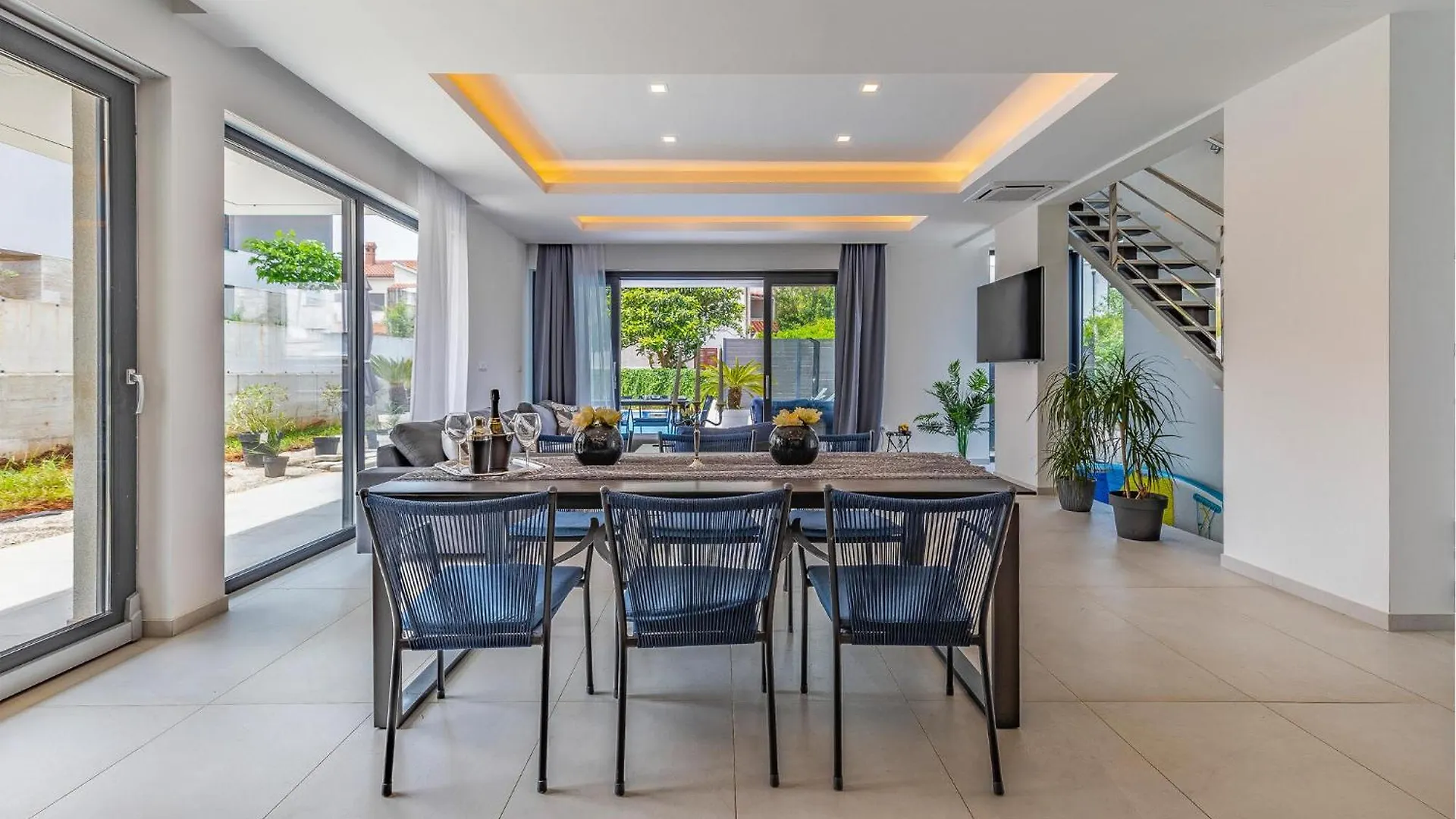 Nice Home In Pula With Kitchen Semesterbostad