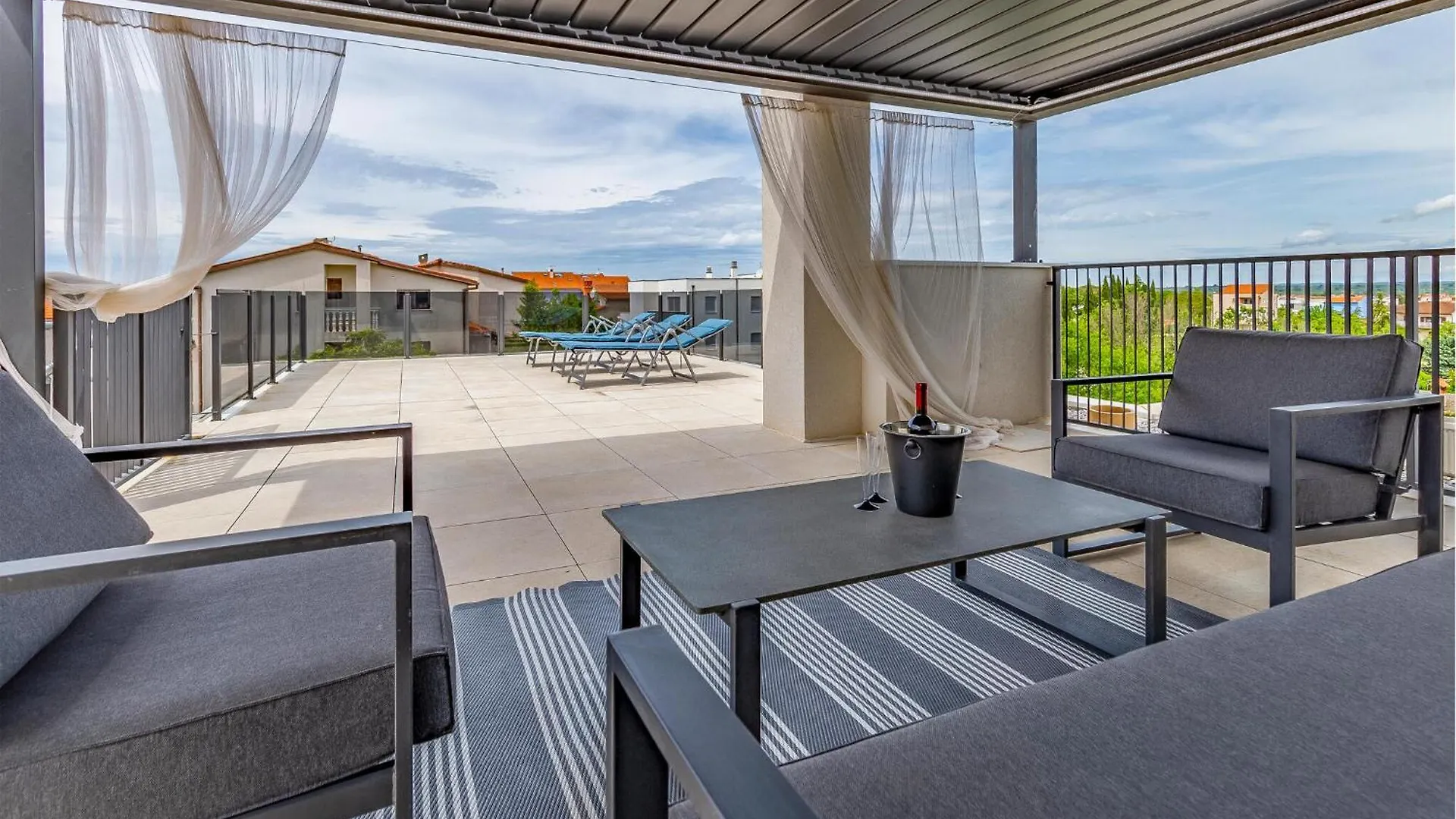 Nice Home In Pula With Kitchen קרואטיה